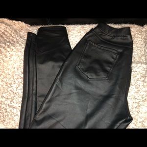 Black polyester leggings, skinny jean